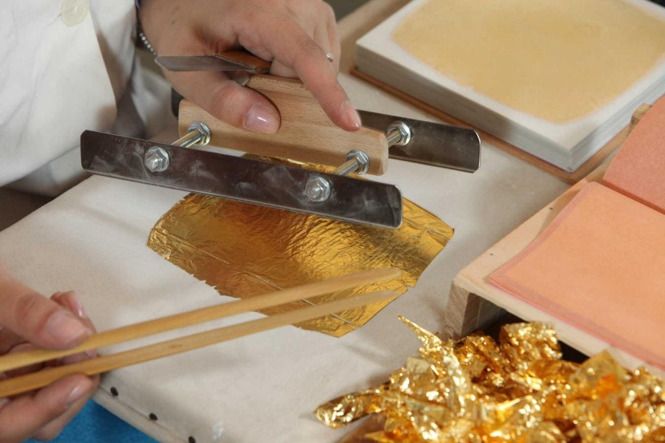 Gold leaf production How is it made? Goldbeater