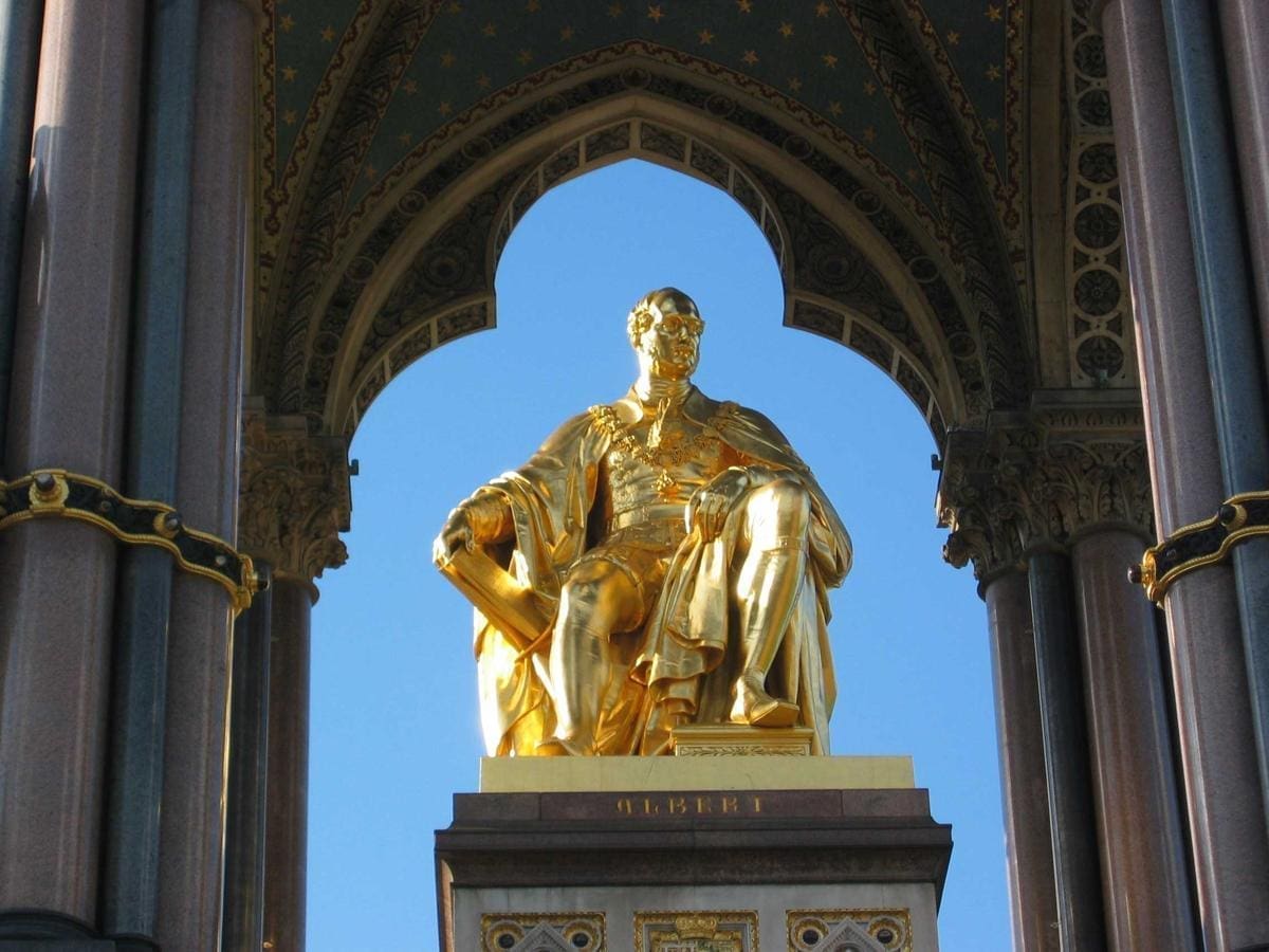 Gold leaf statues and monuments Goldbeater